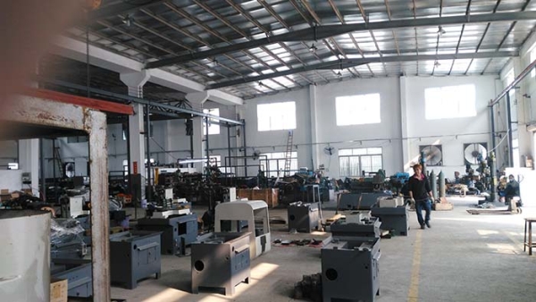 二次加工設(shè)備生產(chǎn)車(chē)間NO2(凱恩利機(jī)床)