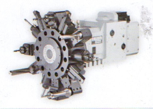 采用臺灣六鑫八工位液壓旋轉(zhuǎn)刀塔，定位精度高、故障率低、換刀快，就近換刀。