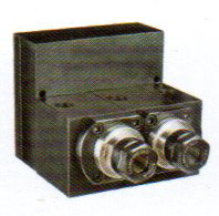 控制系統(tǒng)及主軸電機(jī)采用伺服主軸，加裝兩軸徑向或軸向伺服動力頭。可實現(xiàn)主軸360度任意分度定位，鉆、攻、銑功能。