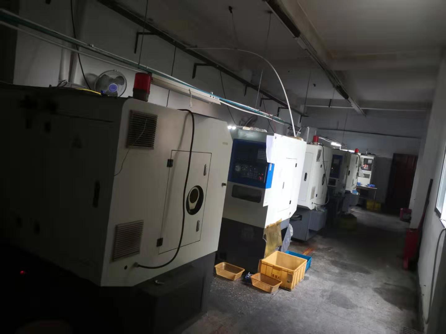 現(xiàn)在機(jī)器擺在一樓，總的有六~七臺(tái)機(jī)，六臺(tái)機(jī)是中山凱恩利機(jī)械的。其中36機(jī)5臺(tái)，46機(jī)1臺(tái)