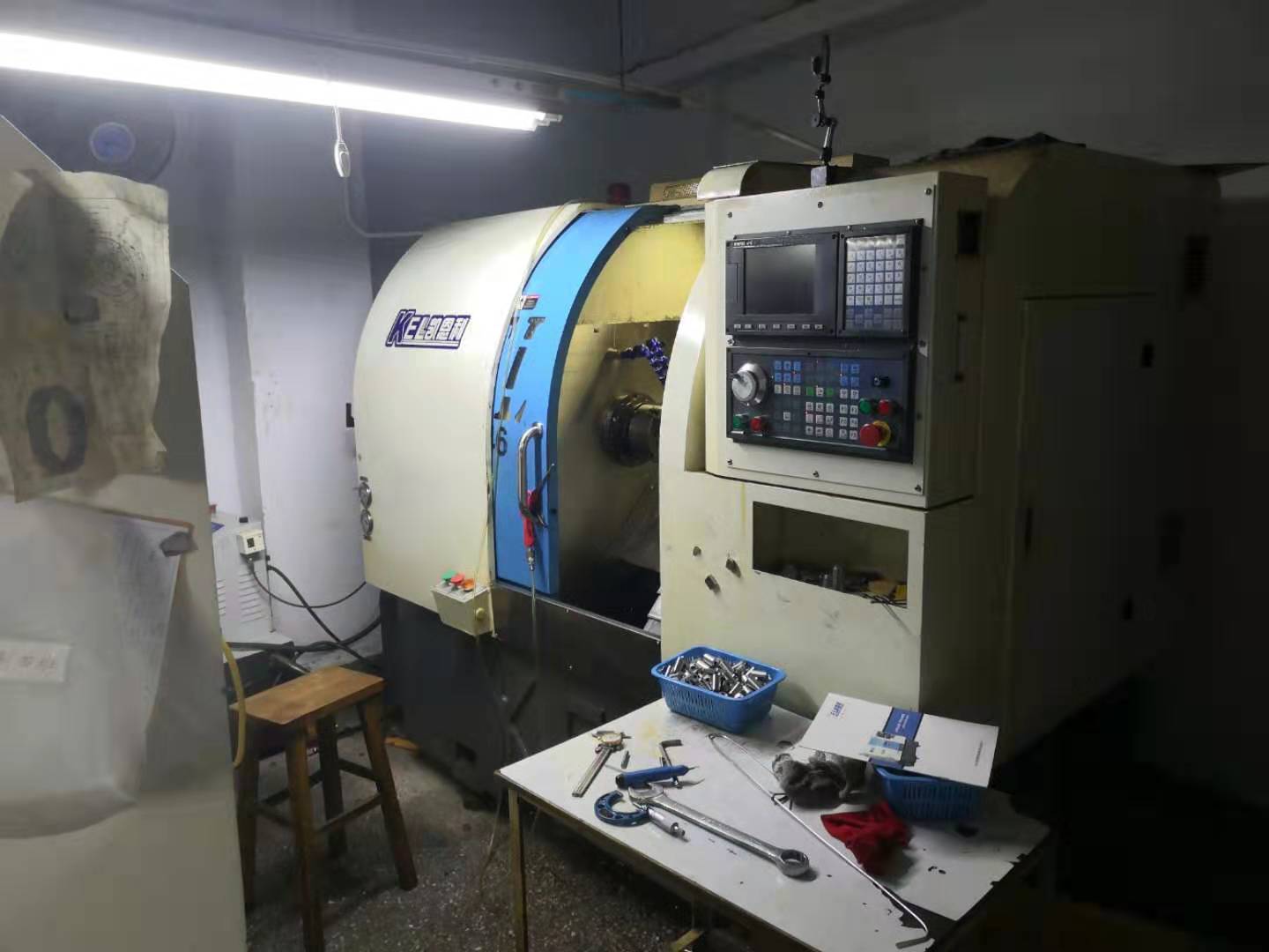 現(xiàn)在機(jī)器擺在一樓，總的有六~七臺(tái)機(jī)，六臺(tái)機(jī)是中山凱恩利機(jī)械的。其中36機(jī)5臺(tái)，46機(jī)1臺(tái)