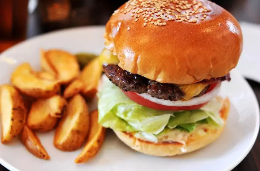 麥當(dāng)勞菜單均價(jià)降低了15%！美國(guó)快餐界掀起價(jià)格戰(zhàn)