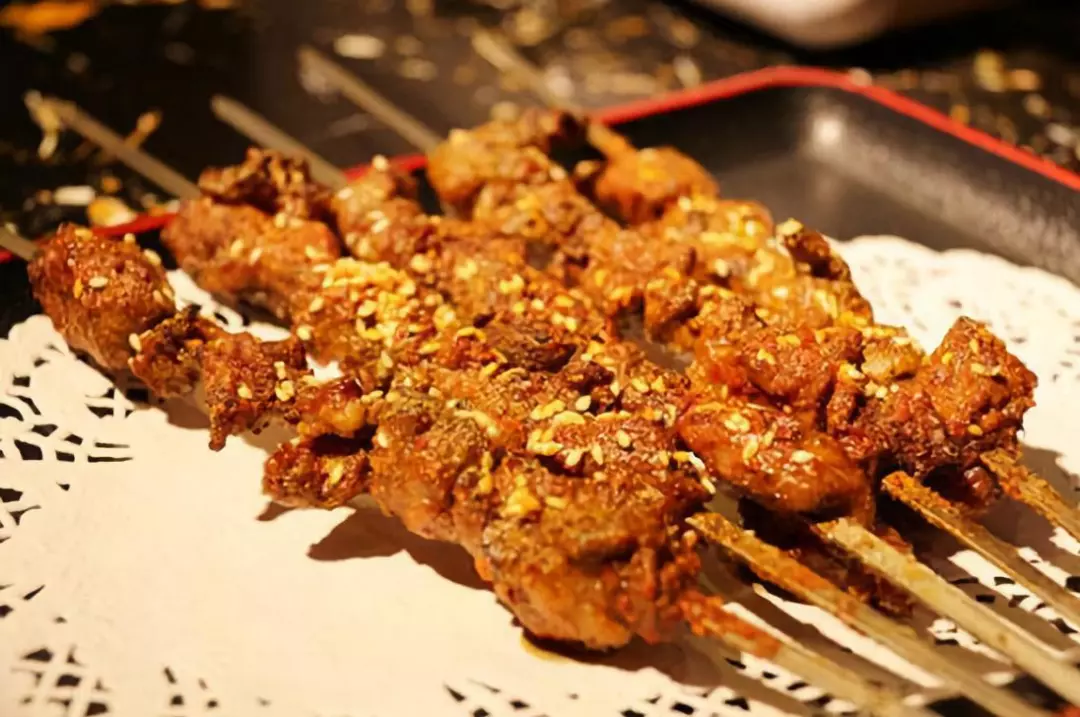 “火鍋大佬”海底撈跨界做燒烤外賣(mài)， 將在美團(tuán)、餓了么上線(xiàn)