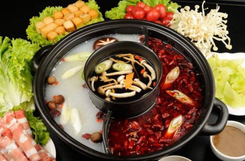 廣式火鍋與川渝火鍋搶風(fēng)頭，豬肚雞搶“鮮”機(jī)