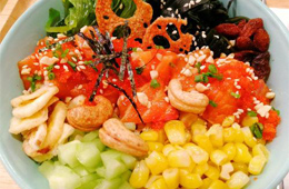 碳烤雞丸串、老北京雞肉卷、紫薯包……便利店這些鮮食最好賣