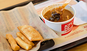 肯德基上新“河南早餐三件套”，胡辣湯油饃頭菜角均是“千味央廚造”