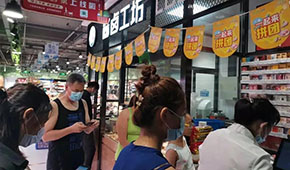 把廚房搬進(jìn)超市，跟餐飲店搶生意，預(yù)制菜成零售企業(yè)“引流利器”