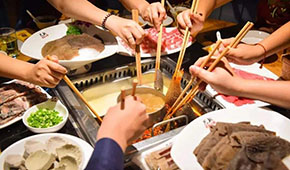 海底撈、呷哺呷哺關(guān)店，火鍋食材超市“退燒”，火鍋真的不“火”了嗎？