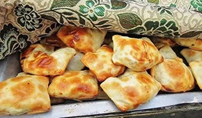 餐飲引領(lǐng)、生產(chǎn)接力，新疆風(fēng)味烤包子風(fēng)靡全國