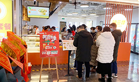 堂食餐飲全供預(yù)制菜，一年開6家店，這個品牌靠啥“嗨三餐”？