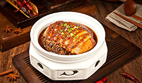 一個河南人在湖南把扣肉做到年銷3億，“許大師”是怎樣煉成的？