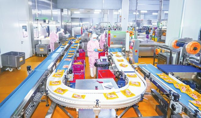 央視探訪(fǎng)皇家小虎華北超級(jí)工廠(chǎng)，解碼美味烤腸背后的高標(biāo)準(zhǔn)、高品質(zhì)